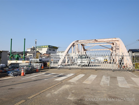 中島大橋架替えに伴うガス及び水道施設撤去工事